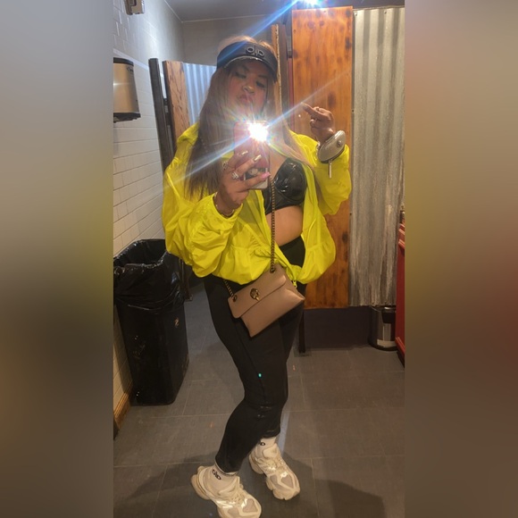 Meet your Posher, Veronica - Picture 13 of 16